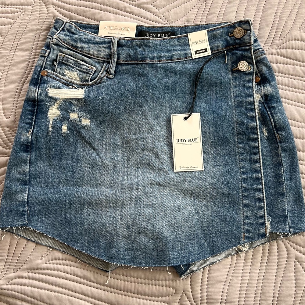JUDY BLUE Distressed Denim Skort